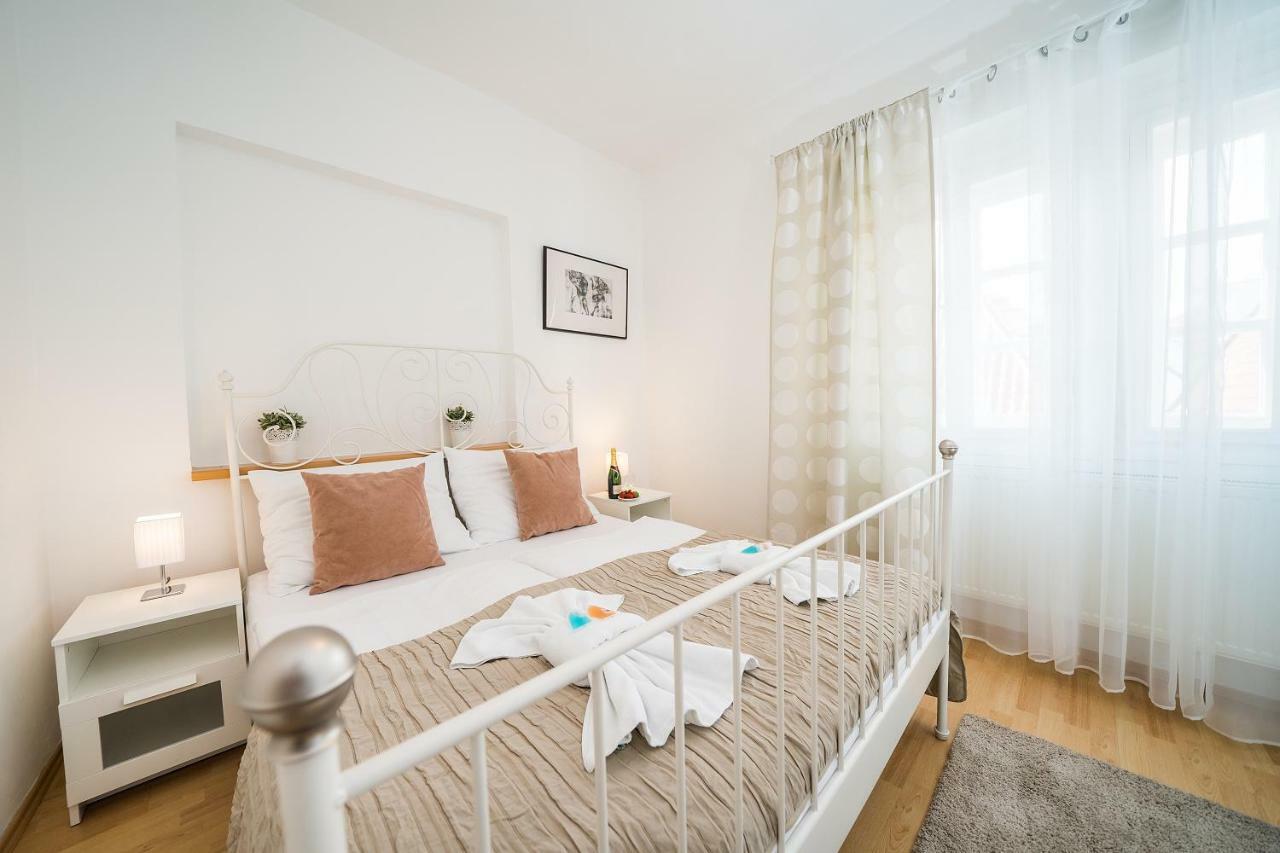 Apartments Pushkin Πράγα Εξωτερικό φωτογραφία